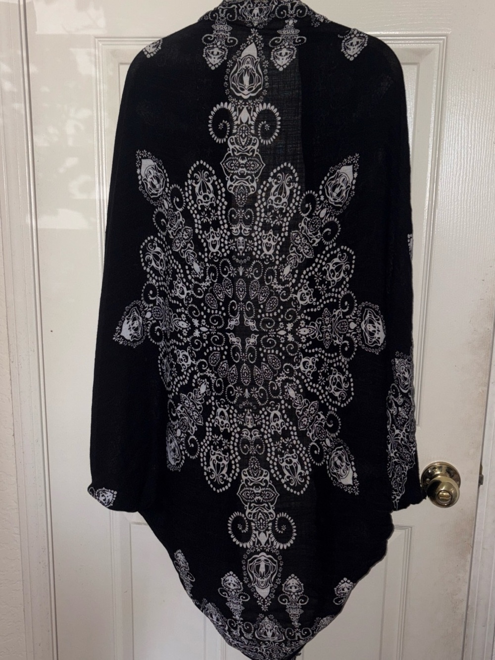 Boho Vixen  TROPHY WIFE COCOON CAPE IN BLACK One Size - Picture 7 of 8